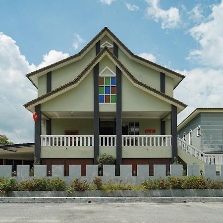 Oyo 90451 Bangi Moya Guesthouse Extérieur photo