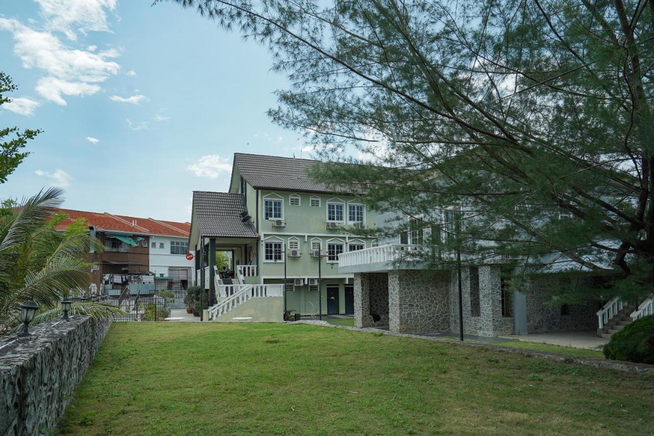 Oyo 90451 Bangi Moya Guesthouse Extérieur photo