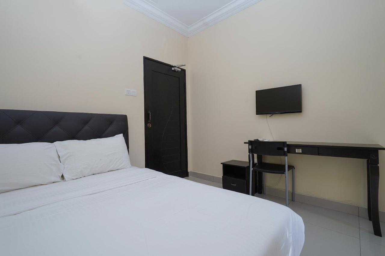 Oyo 90451 Bangi Moya Guesthouse Extérieur photo