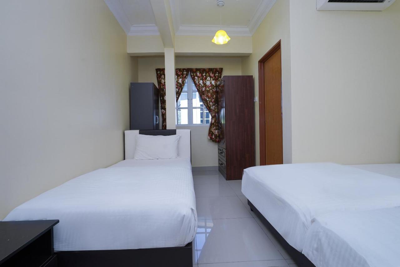 Oyo 90451 Bangi Moya Guesthouse Extérieur photo