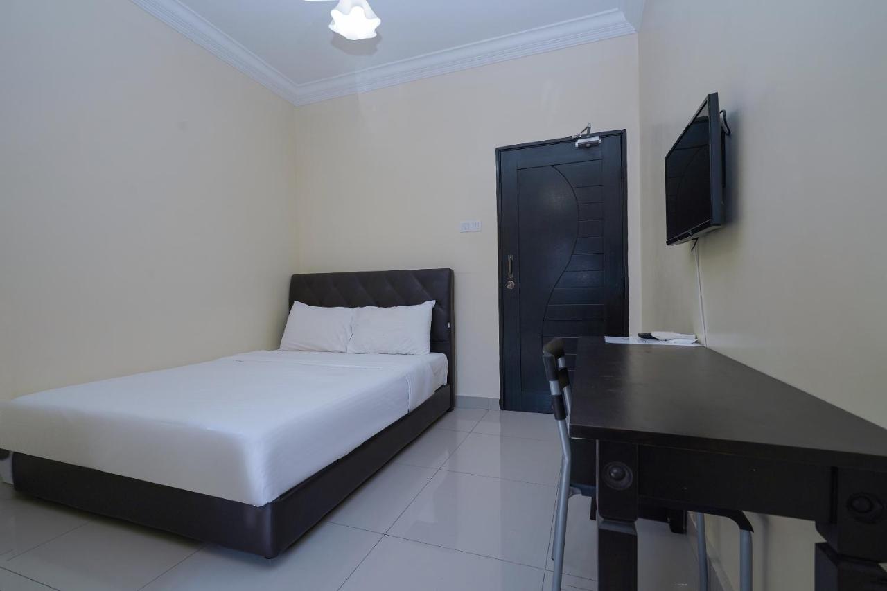 Oyo 90451 Bangi Moya Guesthouse Extérieur photo
