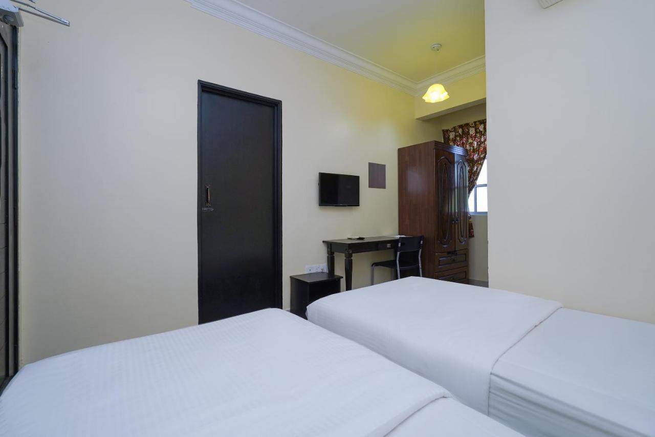 Oyo 90451 Bangi Moya Guesthouse Extérieur photo